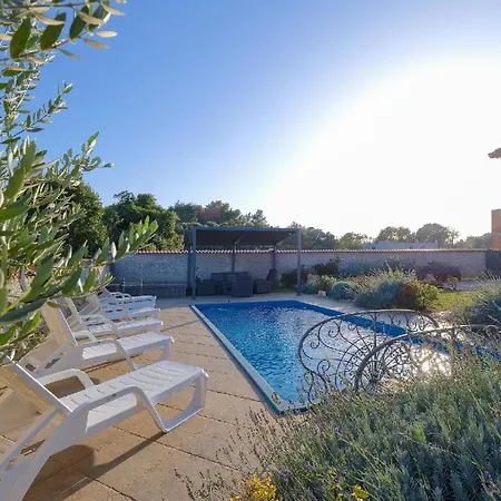 Mit Privatpool Fuer 6 Personen Ca 80 Qm In Liznjan, Istrien Suedkueste Von Istrien Holiday home Liznjan