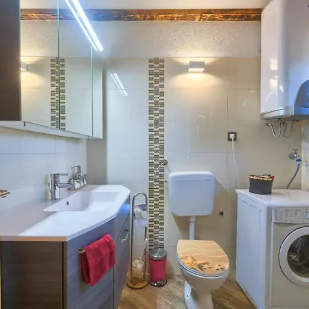 Mit Privatpool Fuer 6 Personen Ca 80 Qm In Liznjan, Istrien Suedkueste Von Istrien Holiday home