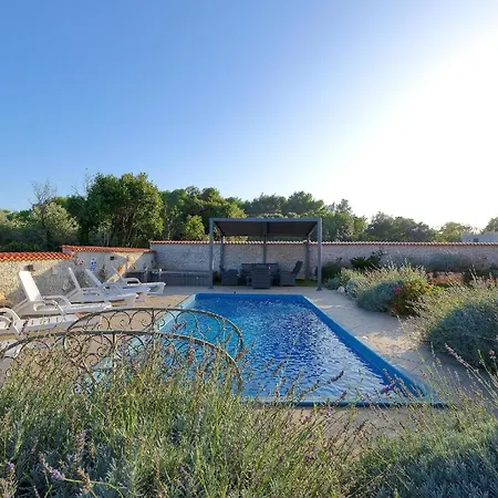 Holiday home Mit Privatpool Fuer 6 Personen Ca 80 Qm In Liznjan, Istrien Suedkueste Von Istrien *