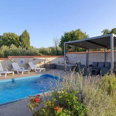 Mit Privatpool Fuer 6 Personen Ca 80 Qm In Liznjan, Istrien Suedkueste Von Istrien Holiday home Liznjan