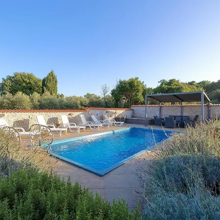 Mit Privatpool Fuer 6 Personen Ca 80 Qm In Liznjan, Istrien Suedkueste Von Istrien Holiday home Liznjan