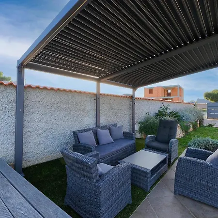 Holiday home Mit Privatpool Fuer 6 Personen Ca 80 Qm In Liznjan, Istrien Suedkueste Von Istrien *